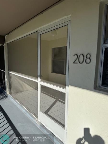 250 Layne Blvd in Hallandale Beach, FL - Building Photo - Building Photo