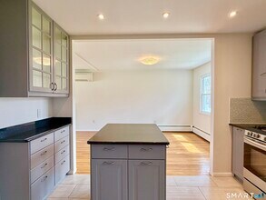 47 Fuller Dr in West Hartford, CT - Building Photo - Building Photo