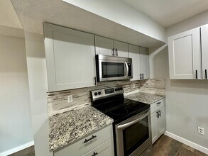 8324 S Carmen Ct in Sandy, UT - Building Photo - Building Photo