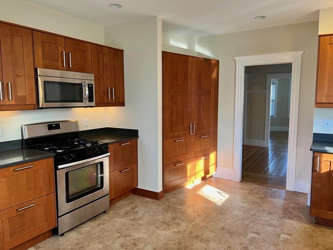 200 Larch Rd, Unit 1 in Cambridge, MA - Building Photo - Building Photo