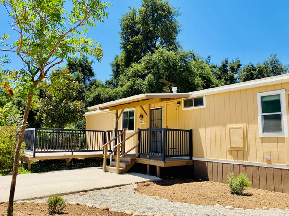 10480 Creek Rd in Ojai, CA - Building Photo