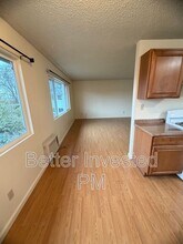 175 Oak Manor Ct in Ukiah, CA - Building Photo - Building Photo