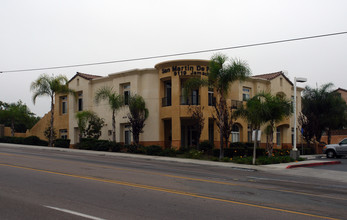 San Martin De Porres Apartments in Spring Valley, CA - Foto de edificio - Building Photo