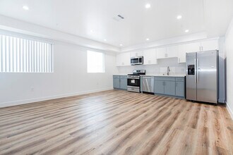 5916 Tujunga Ave in North Hollywood, CA - Building Photo - Building Photo