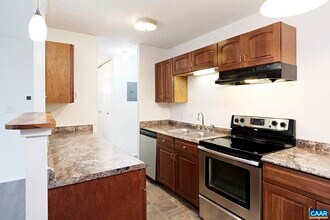 1800 Jefferson Park Ave in Charlottesville, VA - Building Photo - Building Photo