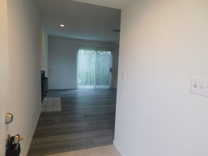 7811 Alhambra Dr in Huntington Beach, CA - Building Photo - Building Photo