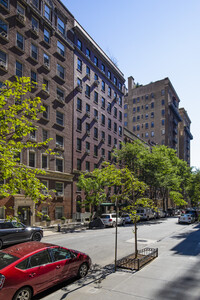 17 W 64th St in New York, NY - Building Photo - Primary Photo