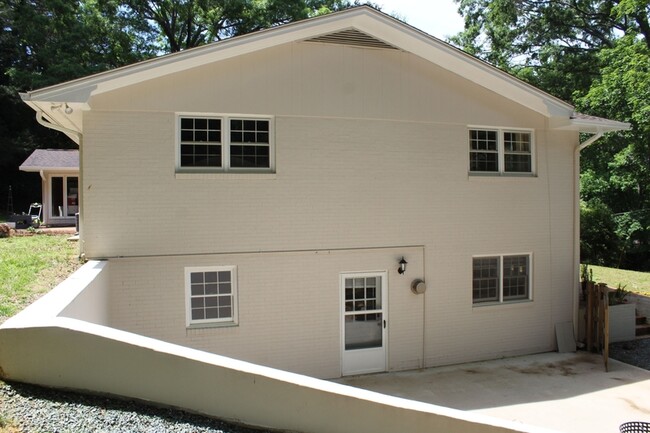 714 Bradley Rd in Chapel Hill, NC - Building Photo - Building Photo