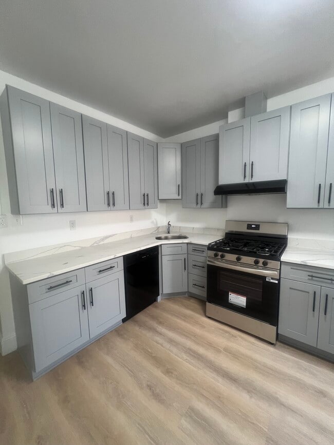339 Grove St, Unit 4