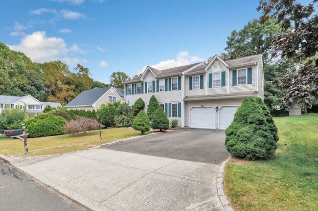 9 Milford Hunt Ln in Milford, CT - Building Photo - Building Photo