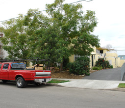 5323 Hermitage Ave in Valley Village, CA - Building Photo - Building Photo