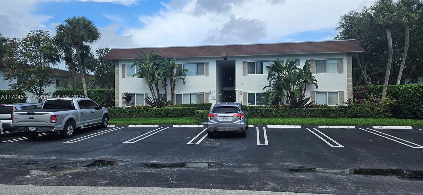 151 SE 6th Ave in Pompano Beach, FL - Foto de edificio