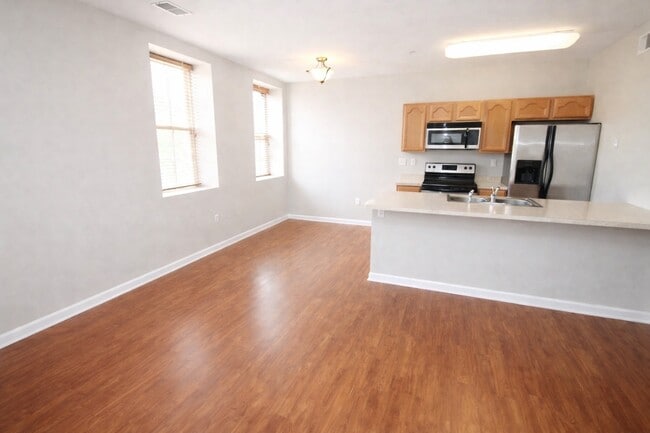 Apartments at The Schoolhouse in South Park, PA - Foto de edificio - Building Photo