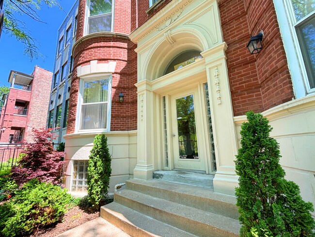 4745 S St Lawrence Ave in Chicago, IL - Building Photo - Building Photo
