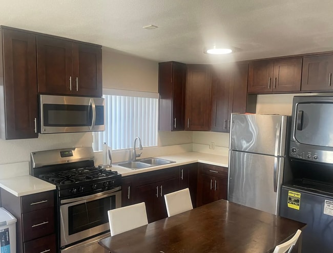 1396 W 30th St, Unit B
