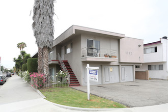 3102 S Canfield Ave in Los Angeles, CA - Building Photo - Building Photo