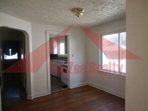 727 W Fairview Ave, Unit 1 in Dayton, OH - Building Photo - Building Photo