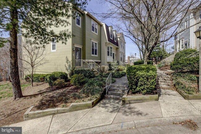 35 Fendall Ave in Alexandria, VA - Foto de edificio - Building Photo