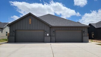 7123 22nd Pl in Lubbock, TX - Building Photo