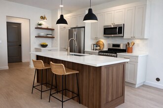 Hudson Valley Luxury Apartment Homes in Orion Township, MI - Building Photo - Building Photo