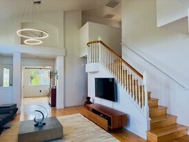 8 Pahee Pl in Kahului, HI - Building Photo