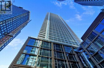 88 Queen St E in Toronto, ON - Building Photo - Building Photo