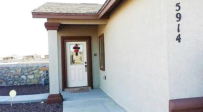 5914 Speyside Dr in Sunland Park, NM - Building Photo - Building Photo