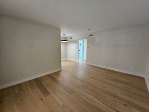4327 Holland Ave in Dallas, TX - Building Photo - Building Photo