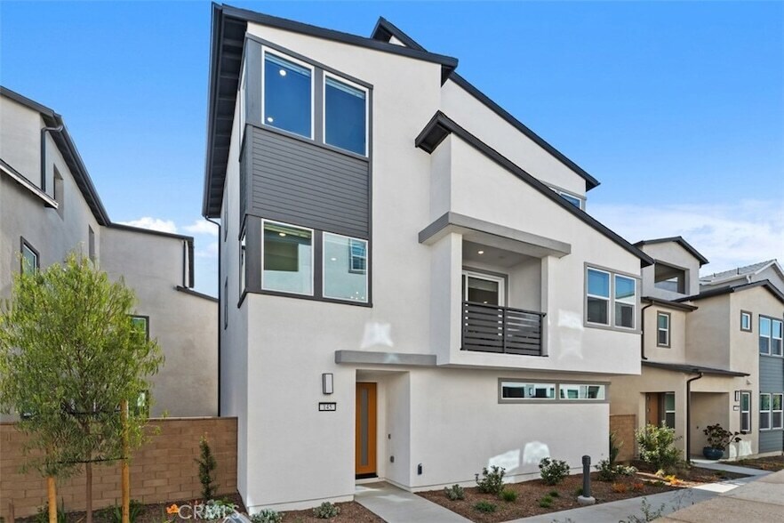 145 Sora in Irvine, CA - Building Photo