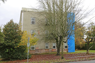 St. James Apartments in New Westminster, BC - Building Photo - Building Photo