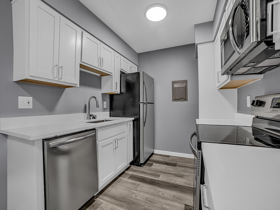 Chardon Place Apartments and Townhomes in Chardon, OH - Foto de edificio