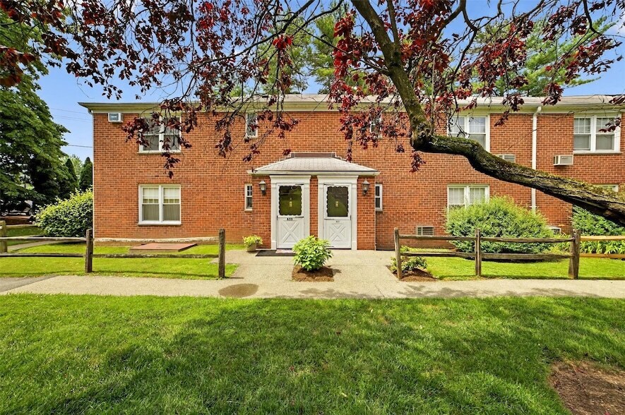 100 Cedar St in Dobbs Ferry, NY - Building Photo