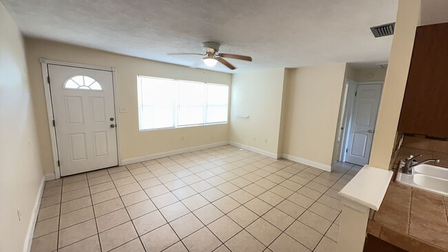 2121 NW 55th St in Gainesville, FL - Building Photo - Building Photo