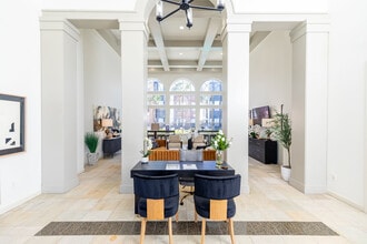 Whitney at the Heights in Houston, TX - Foto de edificio - Building Photo