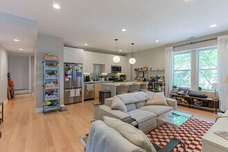 2901 N Milwaukee Ave in Chicago, IL - Building Photo - Building Photo