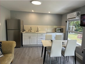 493 Castle Dr, Unit 493B in Naples, FL - Foto de edificio - Building Photo