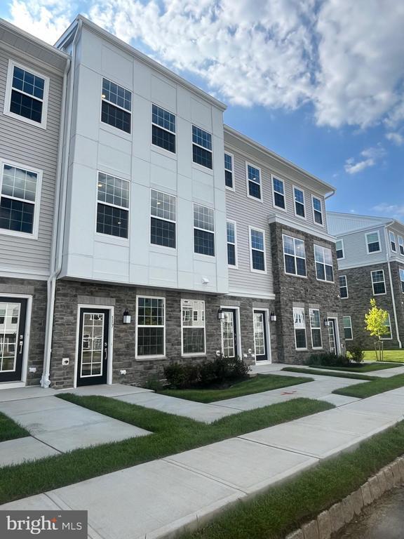 property at 119 Stoutsburg Blvd