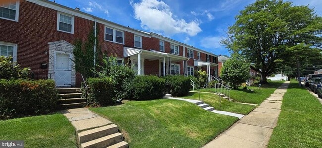 1817 Darrich Dr in Parkville, MD - Foto de edificio - Building Photo