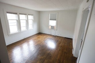 826 Pennoyer Ave in Grand Haven, MI - Building Photo - Building Photo