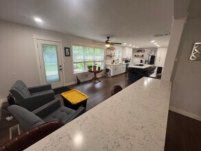 303 E Broadmoor St in Springfield, MO - Building Photo - Building Photo