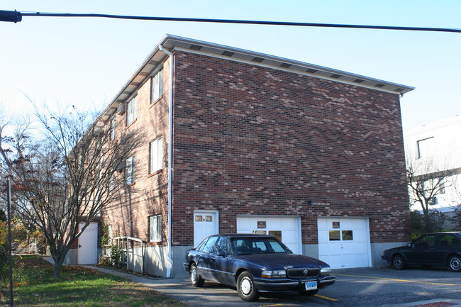 230 Perkins Ave in Waterbury, CT - Building Photo - Building Photo