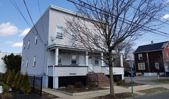 12 Van Orden Pl in Hackensack, NJ - Building Photo - Building Photo