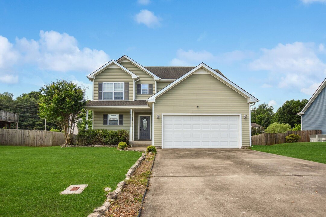 1350 Francesca Drive in Clarksville, TN - Building Photo