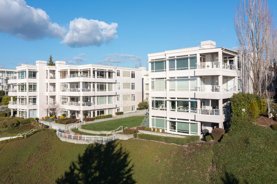 Marina Pointe in Kirkland, WA - Building Photo