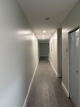 2208 W 5th Way in Hialeah, FL - Foto de edificio - Building Photo