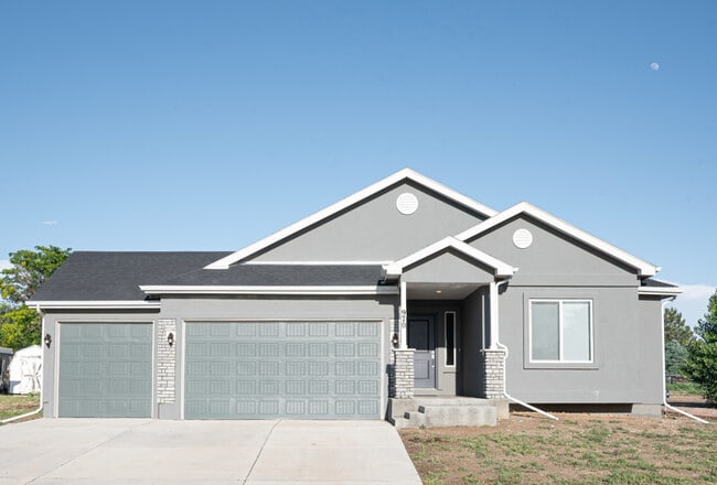 970 S Knox Dr in Pueblo West, CO - Building Photo - Building Photo