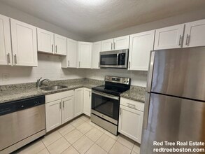 278 Grove St, Unit 6 in Newton, MA - Building Photo - Building Photo