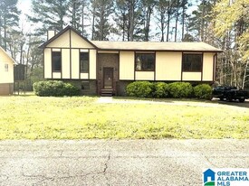 345 18th Ave NE in Center Point, AL - Building Photo