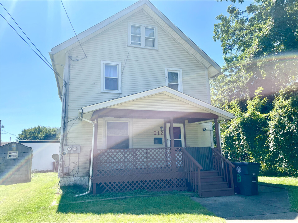 212 Crosby St, Unit 2 in Akron, OH - Building Photo