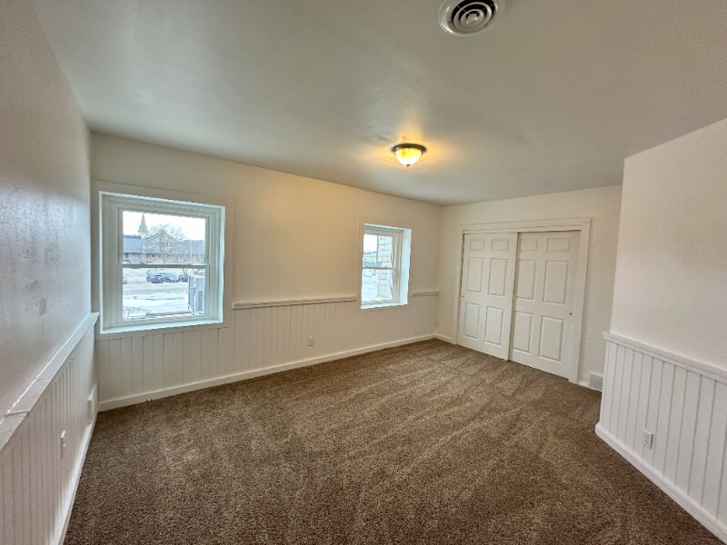 155 E Wisconsin Ave in Oconomowoc, WI - Building Photo